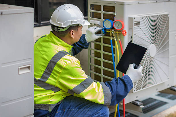 Professional Hvac technician working in East Moline, IL
